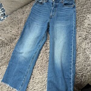 Levi’s ribcage straight ankle frayed hem 28